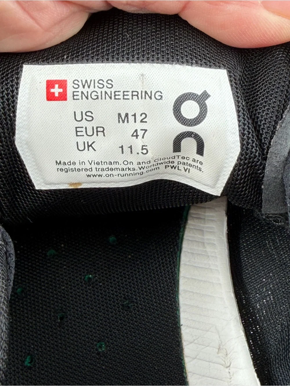 On Running Men’s Cloudflow Black & White -SZ 12- Running Shoes Lace-Up